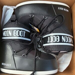Moon Boots